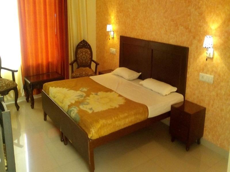 The Baghban Hotel & Resort, Baddi エクステリア 写真