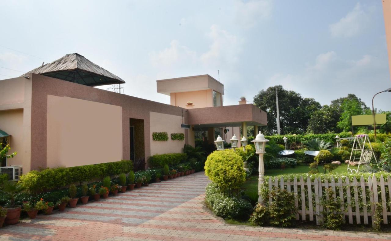 The Baghban Hotel & Resort, Baddi エクステリア 写真
