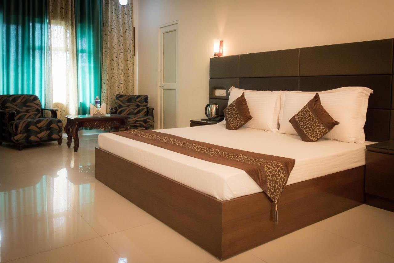 The Baghban Hotel & Resort, Baddi エクステリア 写真